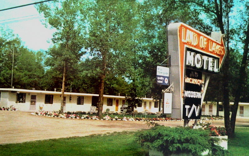 Land of Lakes Motel - Old Postcard